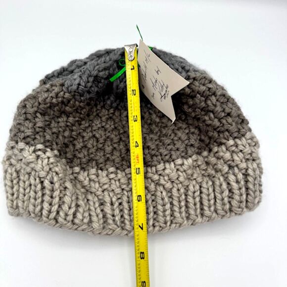 Women’s Gray Beanie Two-Tone Handmade Knit Winter Hat Soft Chunky Yarn One Size - Picture 9 of 9
